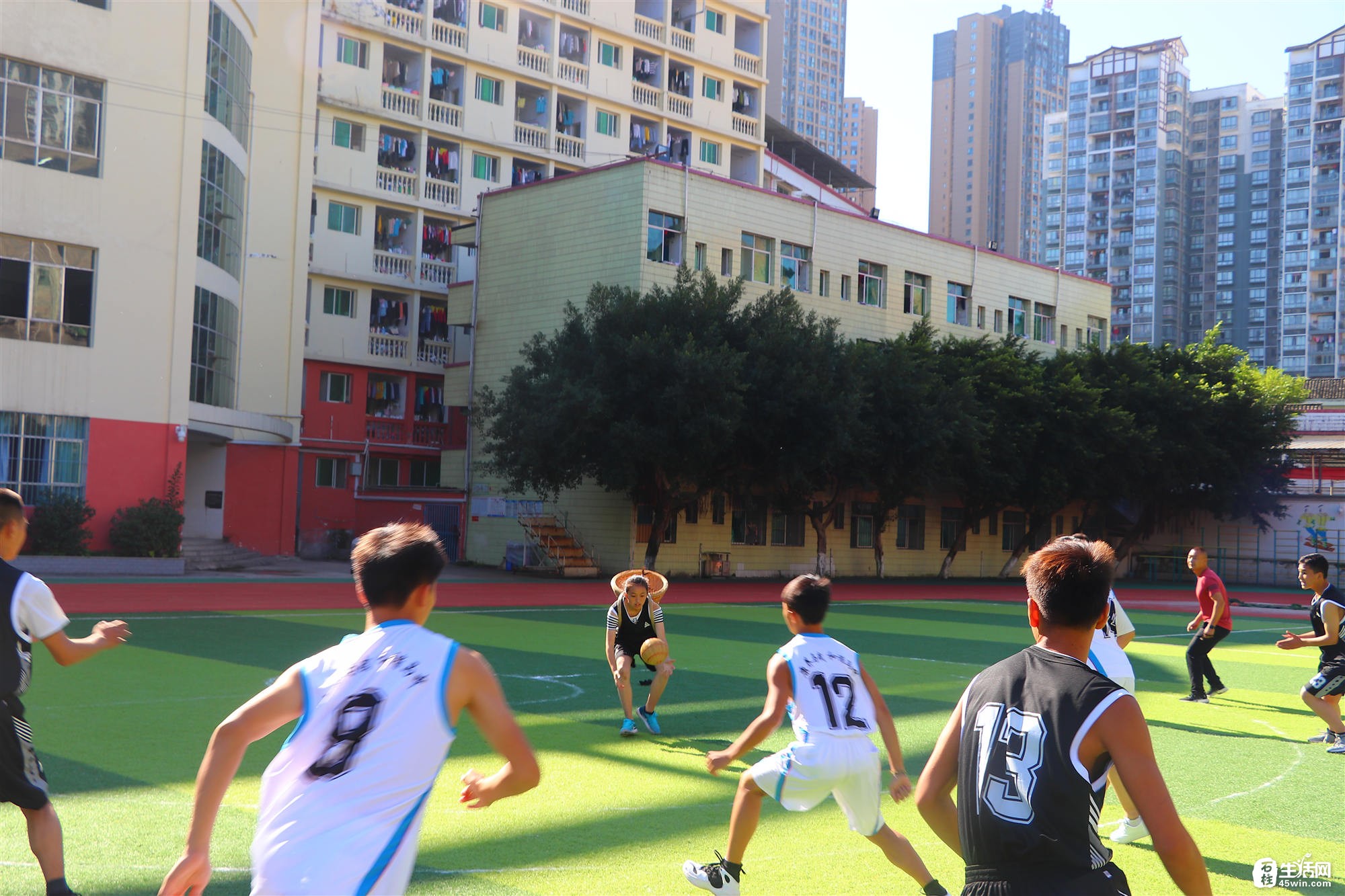 包含球赛场上花样百出，精彩连连的词条