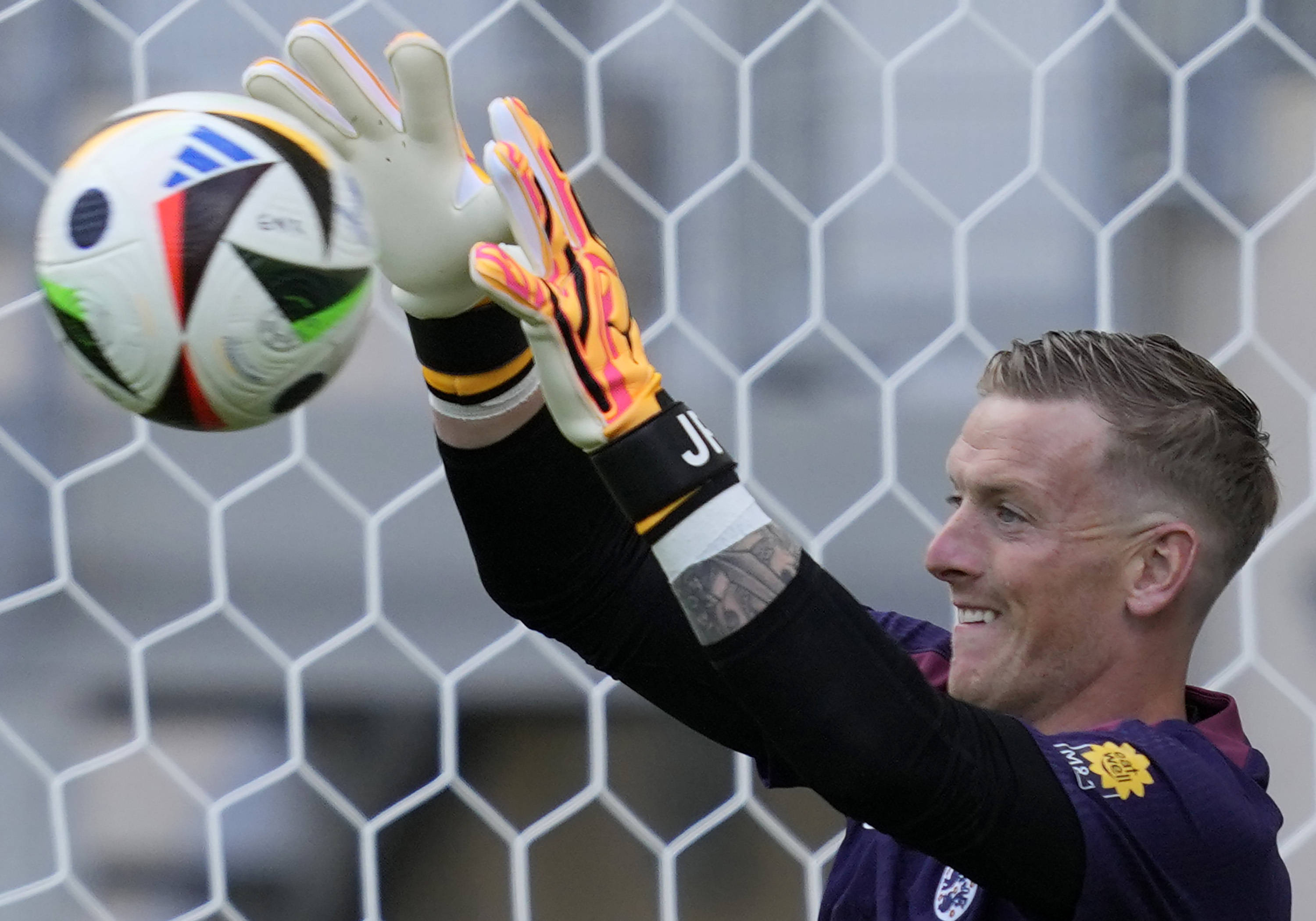 英格兰精彩表现，获得关键胜利的简单介绍