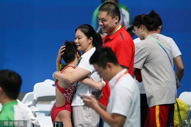 包含国安今日表现抢眼，热刺整场无解，教练赛后亲自拥抱的词条